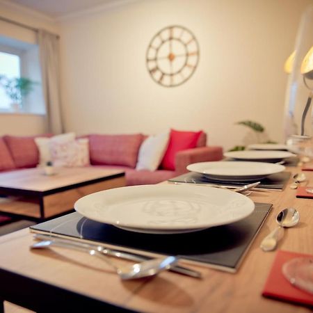 Top View 2 Bedroom Apartments プリマス エクステリア 写真