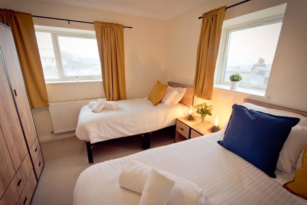 Top View 2 Bedroom Apartments プリマス エクステリア 写真
