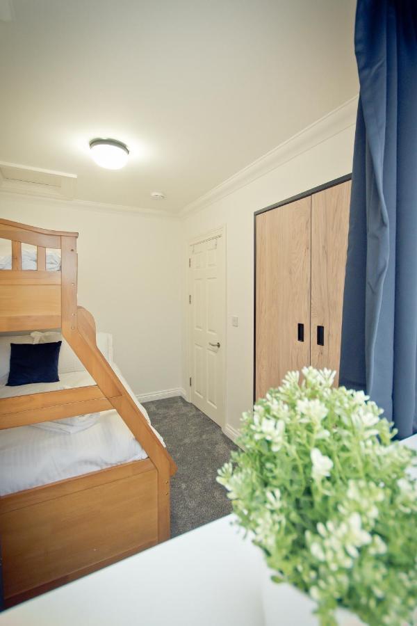 Top View 2 Bedroom Apartments プリマス エクステリア 写真