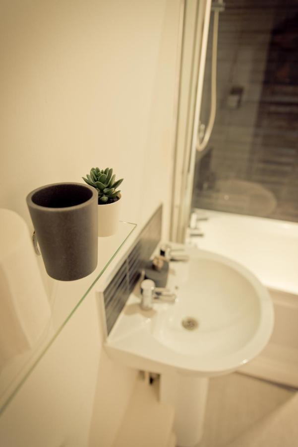 Top View 2 Bedroom Apartments プリマス エクステリア 写真