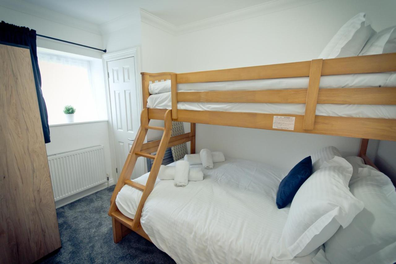 Top View 2 Bedroom Apartments プリマス エクステリア 写真