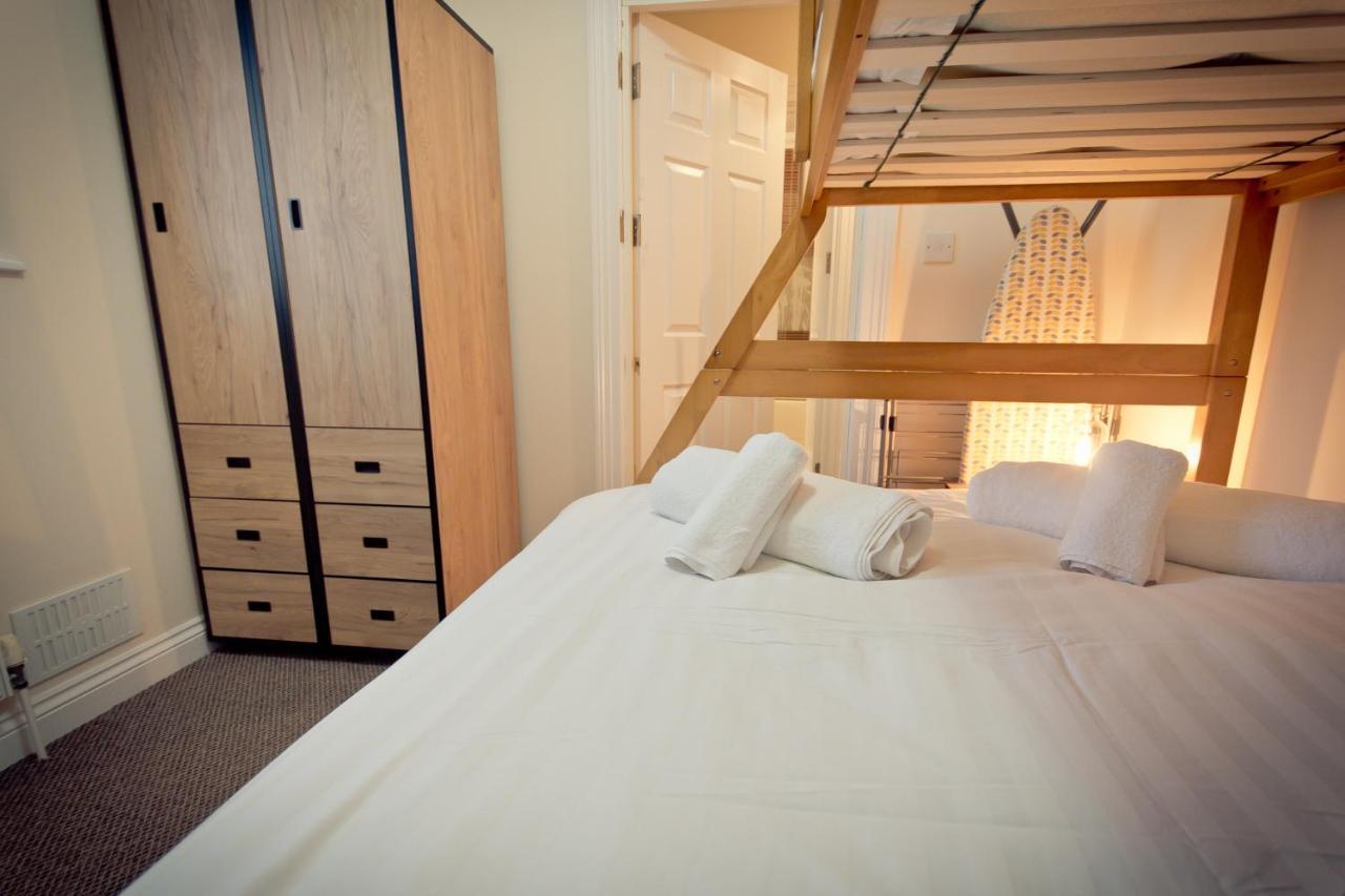 Top View 2 Bedroom Apartments プリマス エクステリア 写真